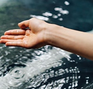 温泉に入浴する